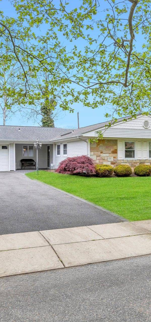 Casa com 3 Quartos à Venda em Lake Grove - Nova Iorque - EUA