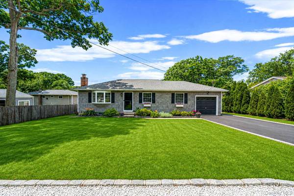 Maison de 3 Chambres à Vendre à Lake Ronkonkoma, New York, États-Unis