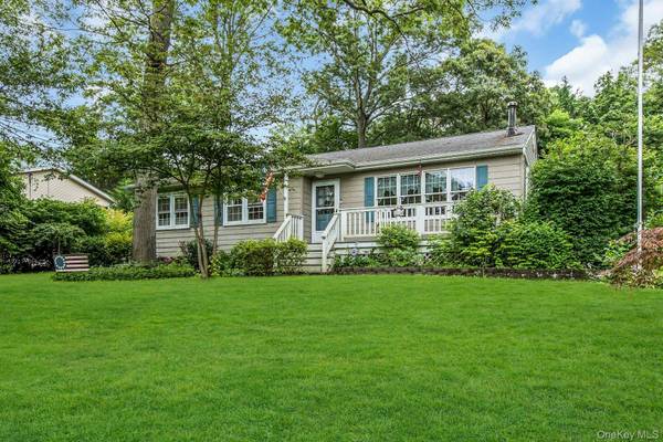 Maison de 3 Chambres à Vendre à Lake Ronkonkoma, New York, États-Unis
