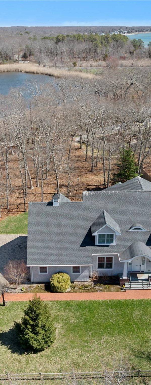 Casa de 3 Dormitorios en Venta en Laurel - Nueva York - EE. UU.