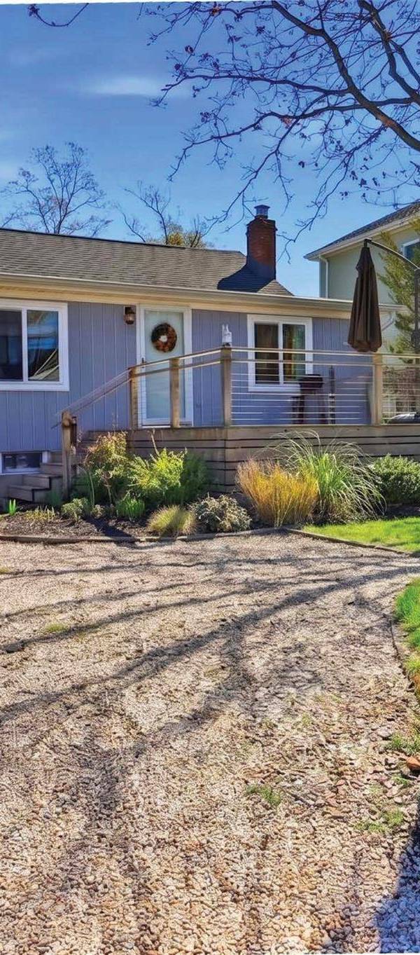 Casa de 3 Dormitorios en Venta en Laurel - Nueva York - EE. UU.