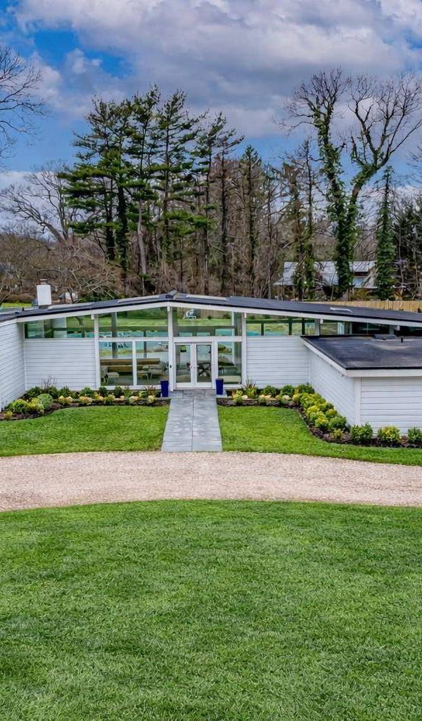 3 Bedroom Home for Sale in Lloyd Harbor - New York - USA