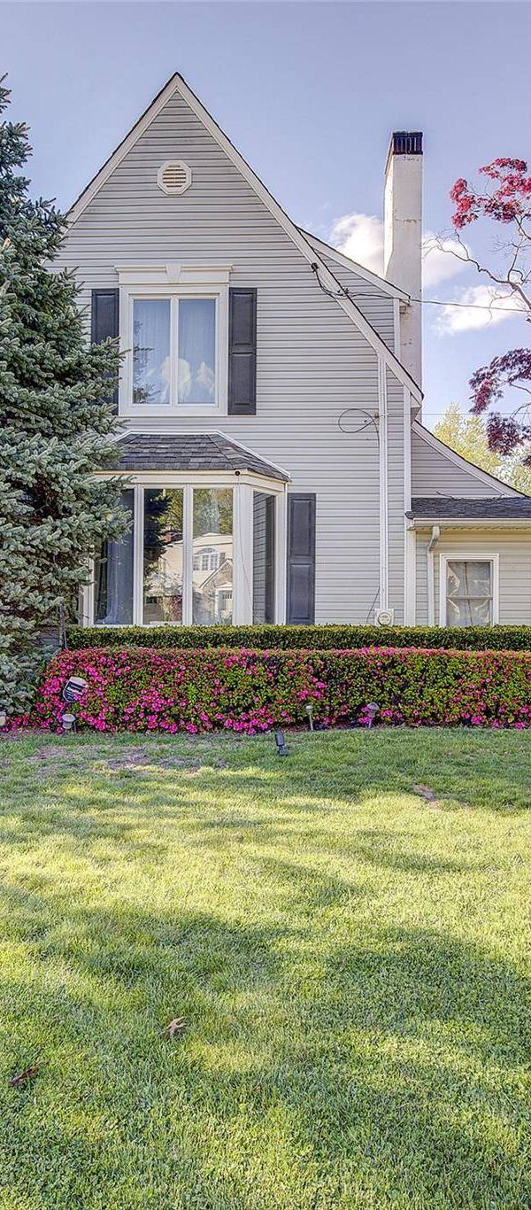 Casa de 3 Dormitorios en Venta en Lynbrook - Nueva York - EE. UU.