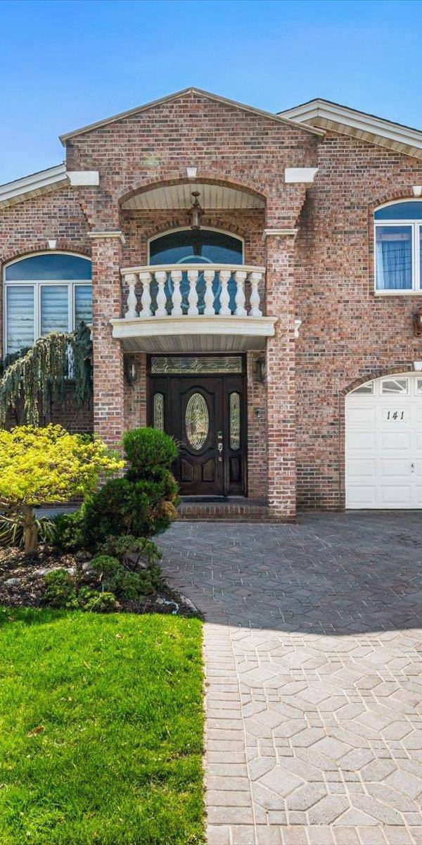 Casa de 3 Dormitorios en Venta en Malba - Nueva York - EE. UU.