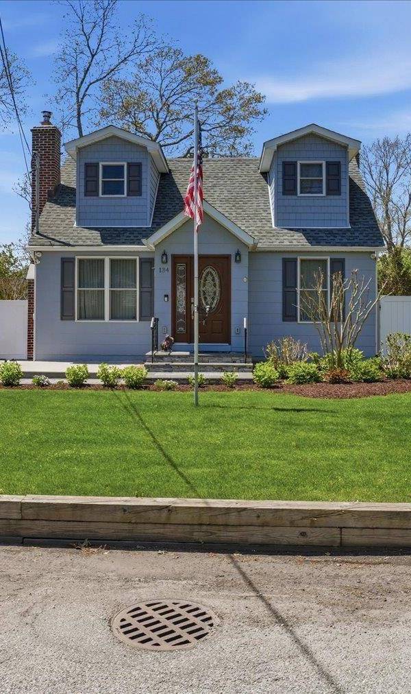Casa de 3 Dormitorios en Venta en Mastic Beach - Nueva York - EE. UU.