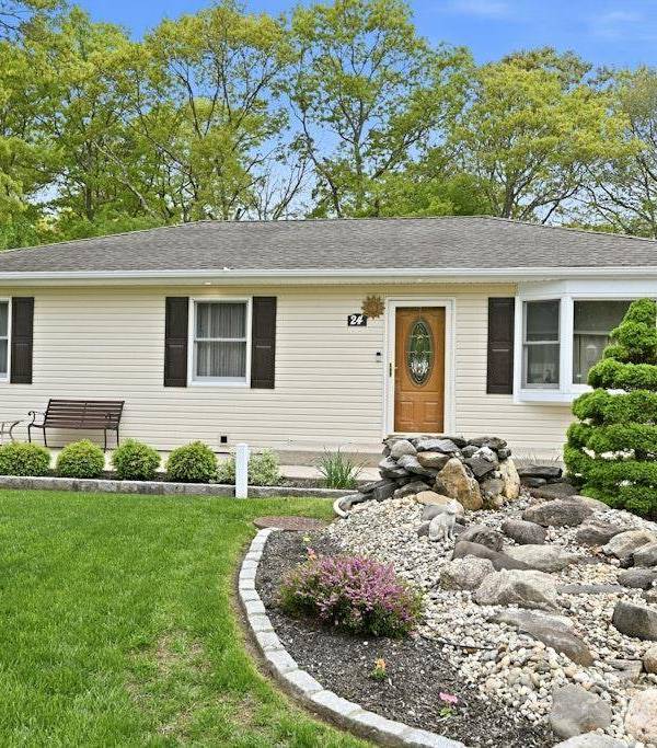 3 Bedroom Home for Sale in Medford - New York - USA