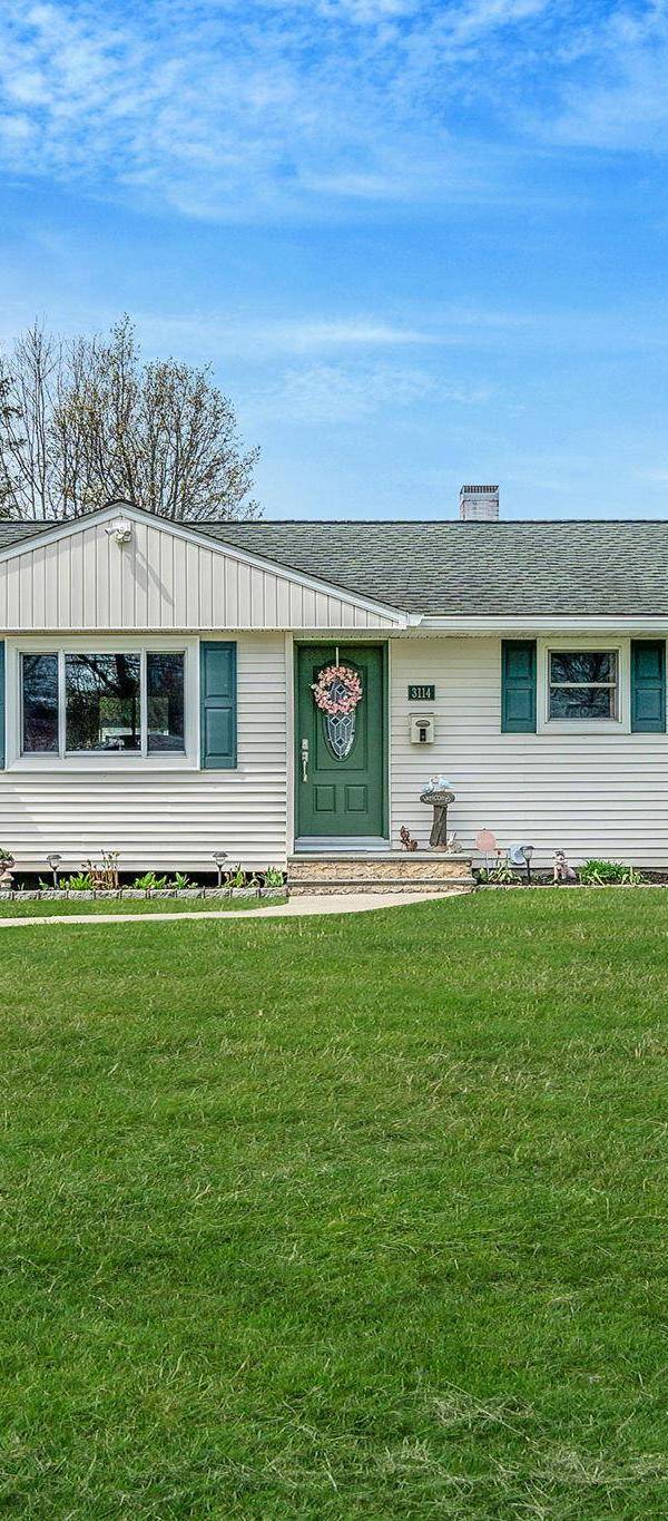 3 Bedroom Home for Sale in Medford - New York - USA