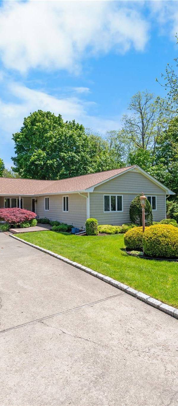 3 Bedroom Home for Sale in Miller Place - New York - USA