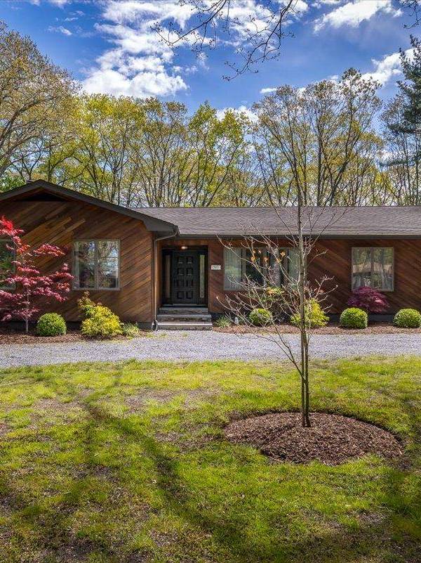 3 Bedroom Home for Sale in Miller Place - New York - USA