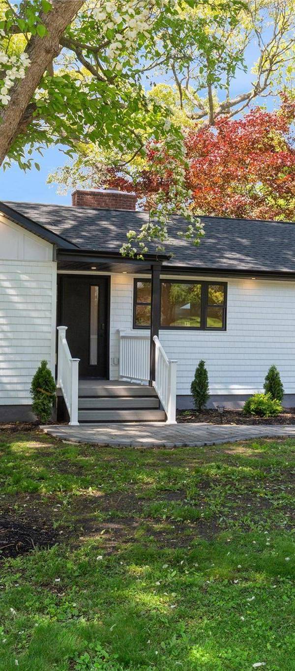 3 Bedroom Home for Sale in Miller Place - New York - USA