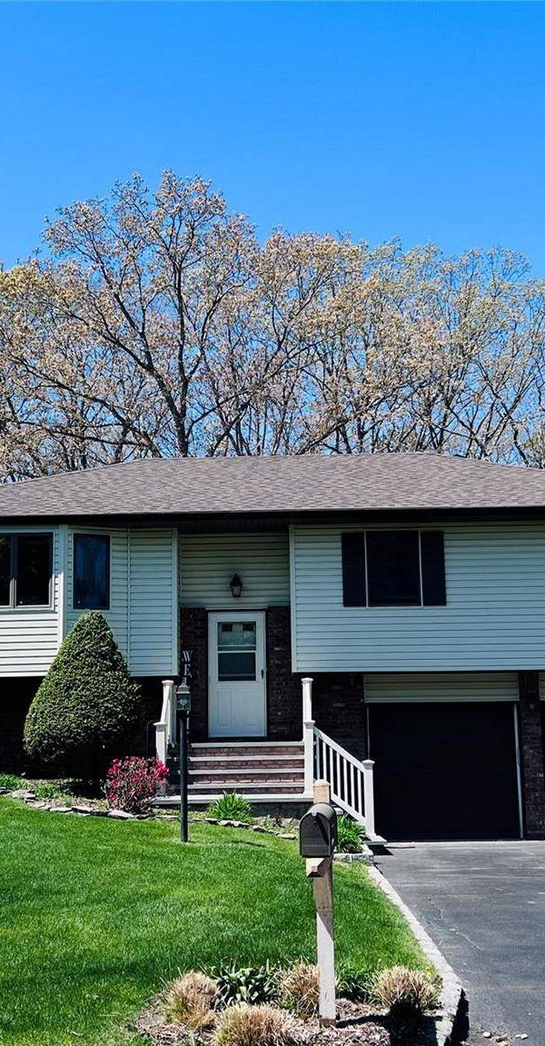 3 Bedroom Home for Sale in Miller Place - New York - USA