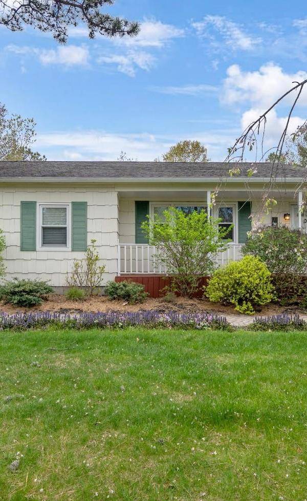 3 Bedroom Home for Sale in Miller Place - New York - USA