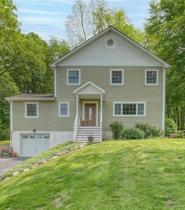 Casa de 3 Dormitorios en Venta en Monroe - Nueva York - EE. UU.