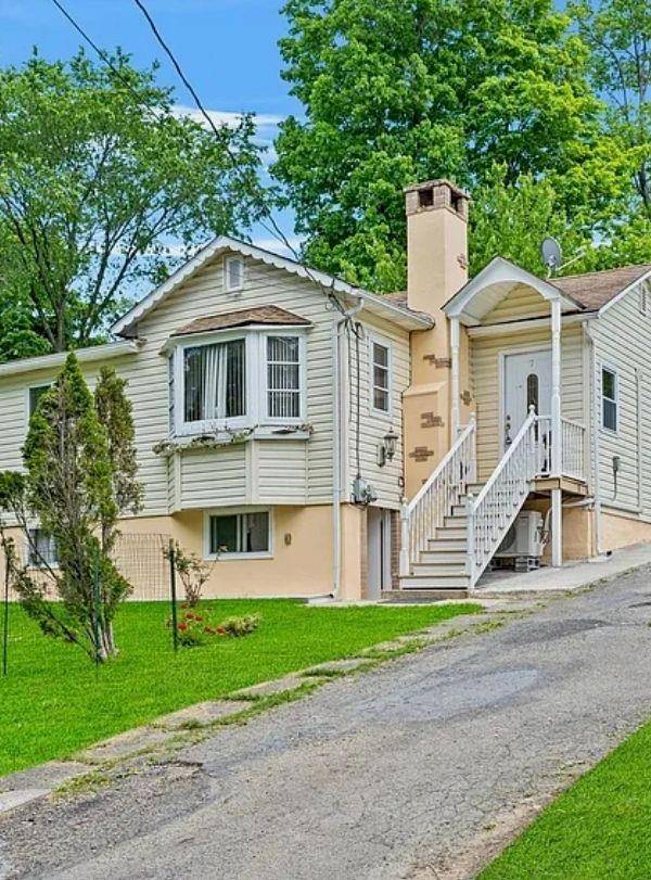 Casa de 3 Dormitorios en Venta en Monroe - Nueva York - EE. UU.