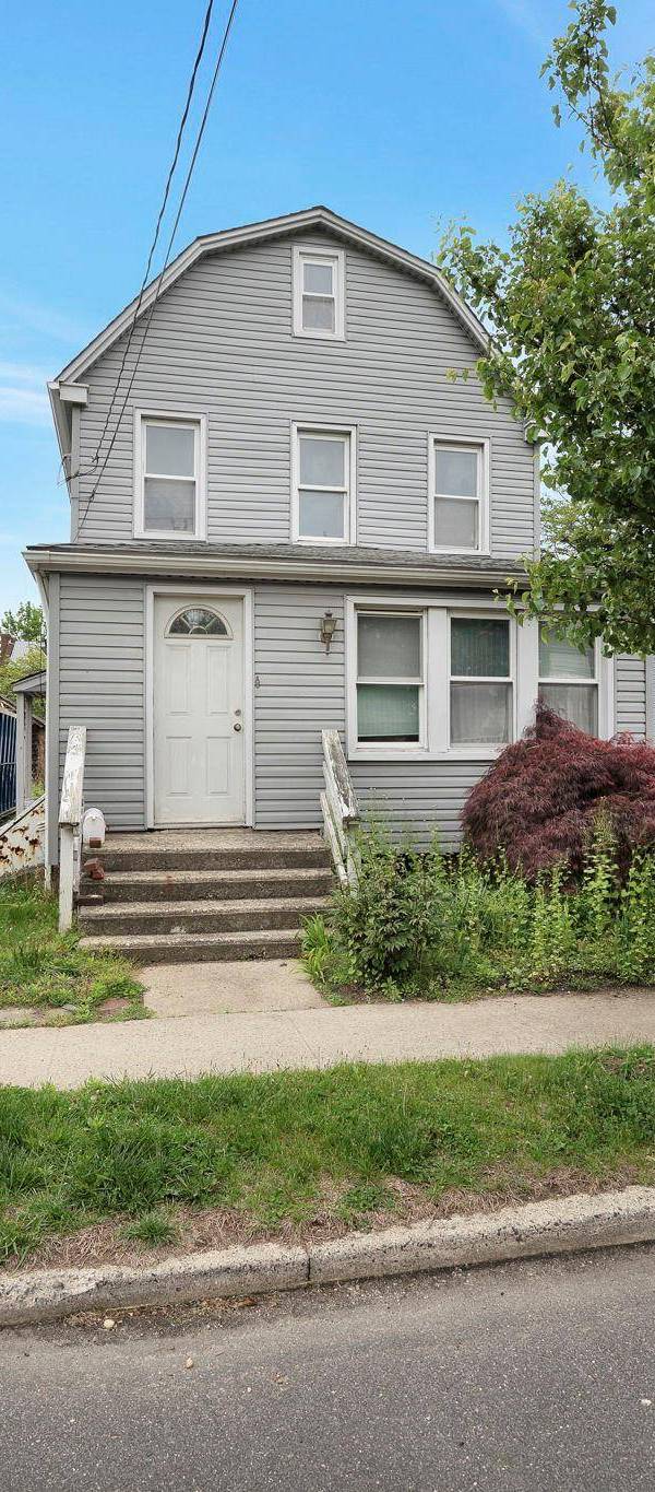 3 Bedroom Home for Sale in New Hyde Park - New York - USA