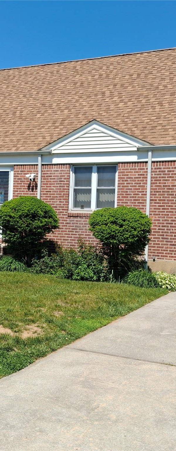3 Bedroom Home for Sale in New Hyde Park - New York - USA