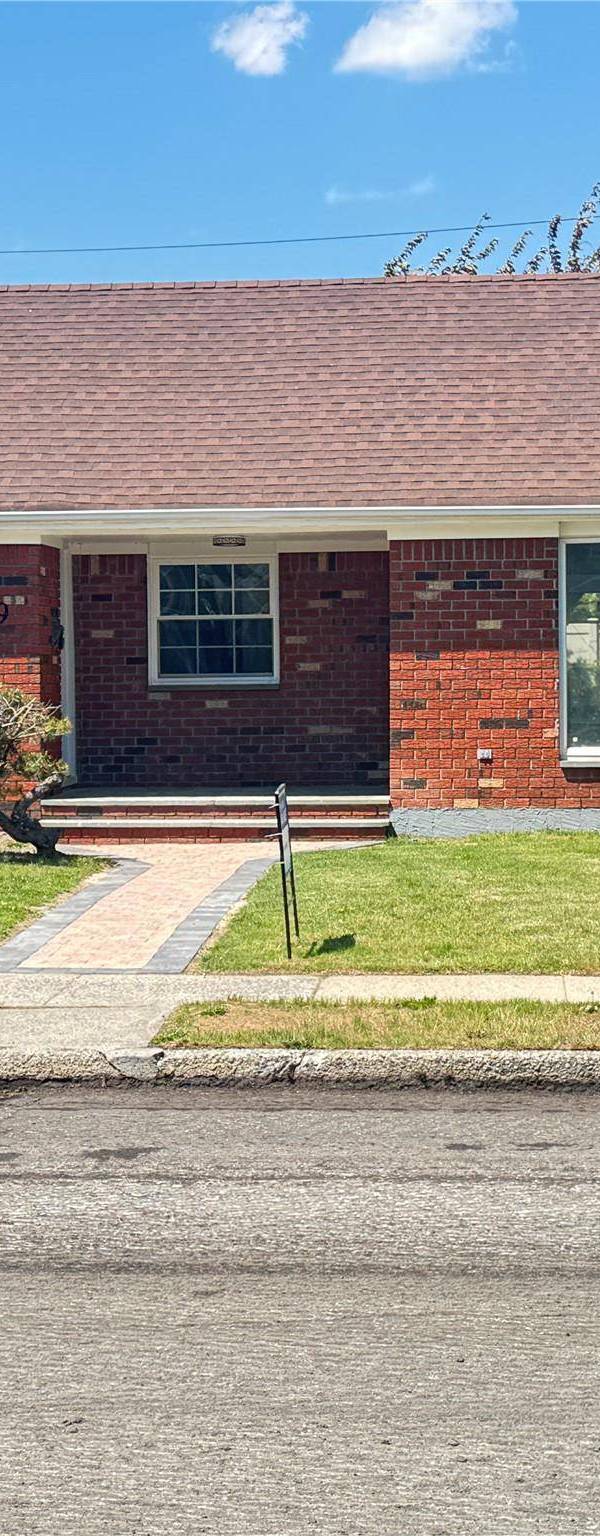 3 Bedroom Home for Sale in New Hyde Park - New York - USA