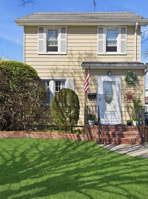 3 Bedroom Home for Sale in New Hyde Park - New York - USA