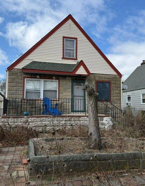 3 Bedroom Home for Sale in New Hyde Park - New York - USA