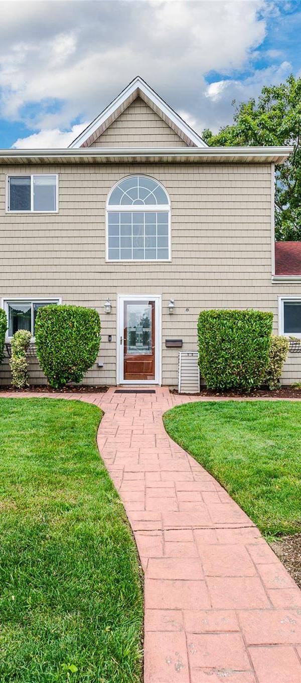 Casa de 3 Dormitorios en Venta en Oceanside - Nueva York - EE. UU.