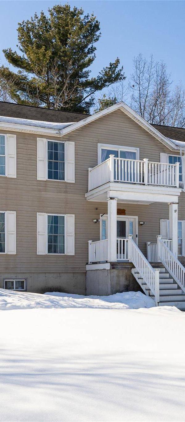 Casa de 3 Dormitorios en Venta en Pine Plains - Nueva York - EE. UU.