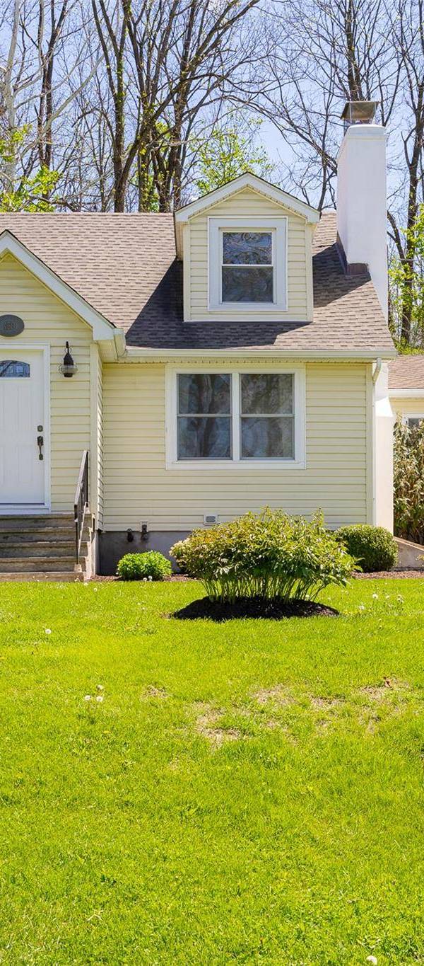 3 Bedroom Home for Sale in Pleasant Valley - New York - USA