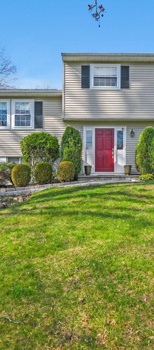 Casa de 3 Dormitorios en Venta en Pleasantville - Nueva York - EE. UU.