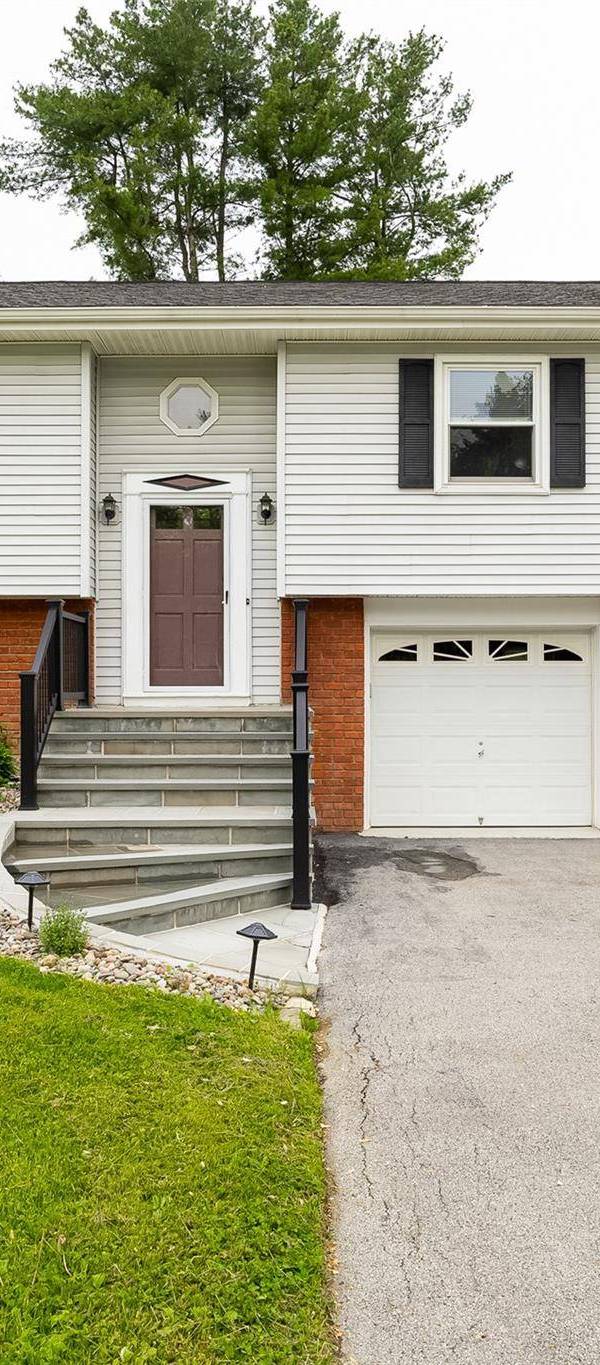 3 Bedroom Home for Sale in Poughkeepsie - New York - USA