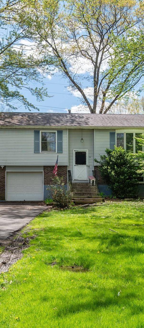 3 Bedroom Home for Sale in Poughkeepsie - New York - USA