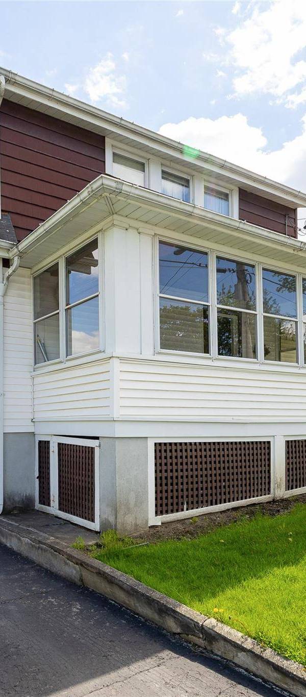 3 Bedroom Home for Sale in Poughkeepsie - New York - USA