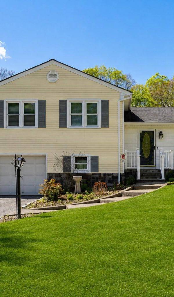 3 Bedroom Home for Sale in Poughkeepsie - New York - USA