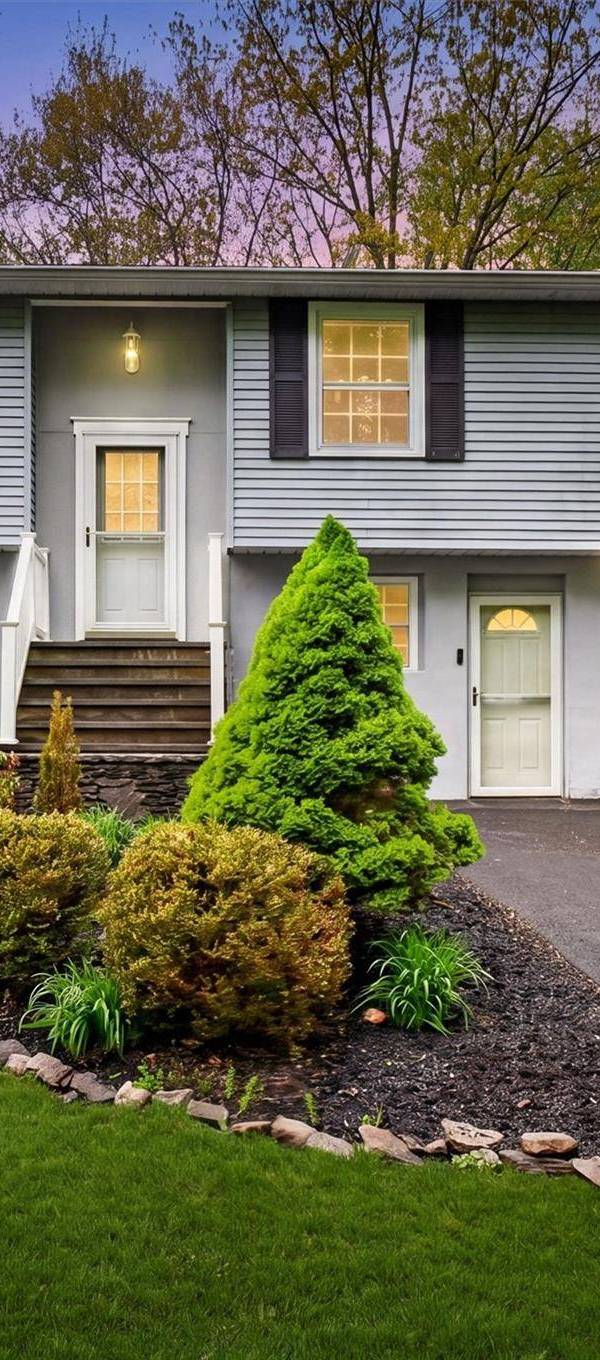 3 Bedroom Home for Sale in Poughquag - New York - USA
