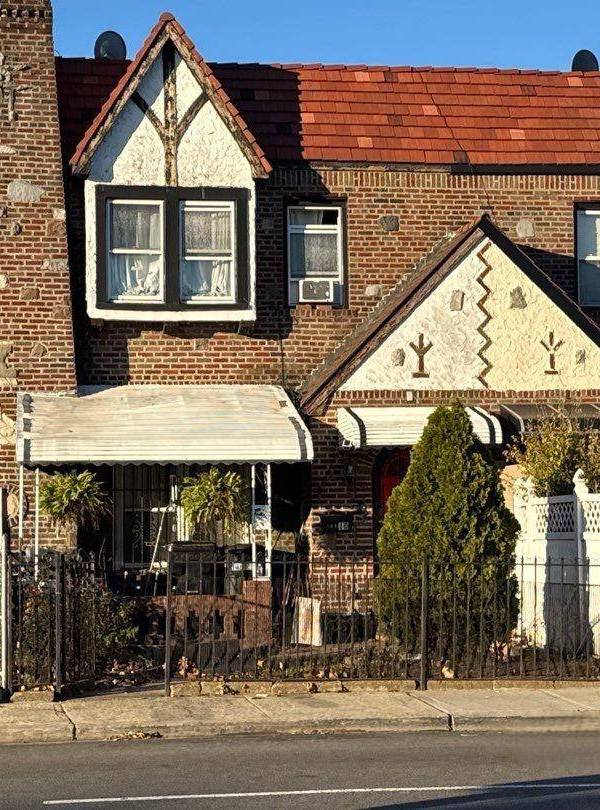 Casa com 3 Quartos à Venda em Queens Village - Nova Iorque - EUA