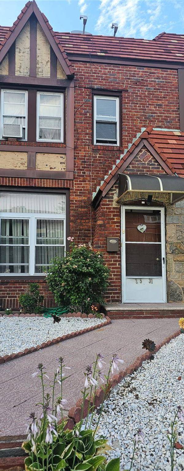 Casa com 3 Quartos à Venda em Queens Village - Nova Iorque - EUA