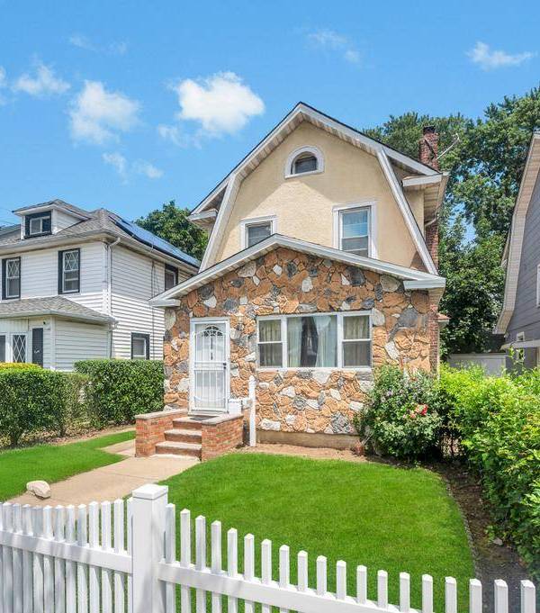Casa com 3 Quartos à Venda em Queens Village - Nova Iorque - EUA