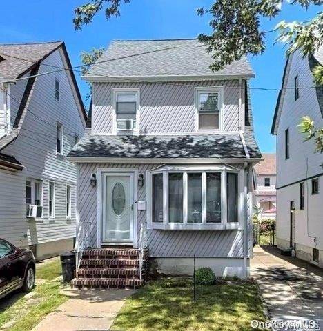 Casa com 3 Quartos à Venda em Queens Village - Nova Iorque - EUA
