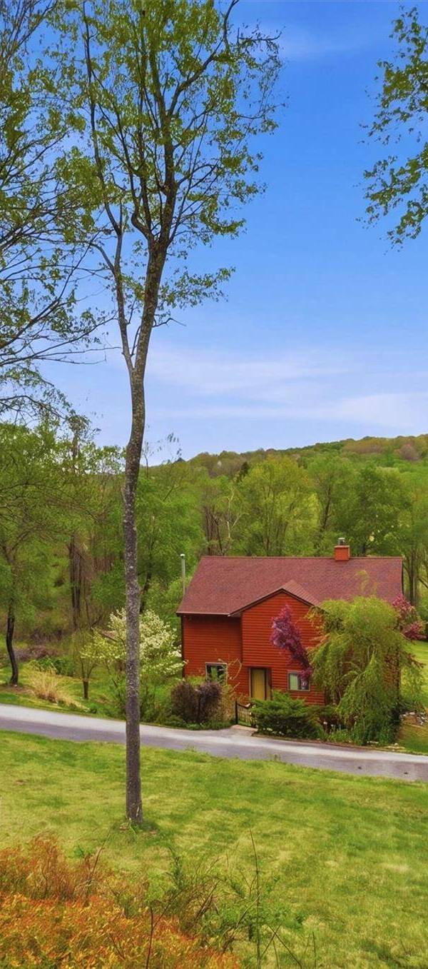 3 Bedroom Home for Sale in Salt Point - New York - USA
