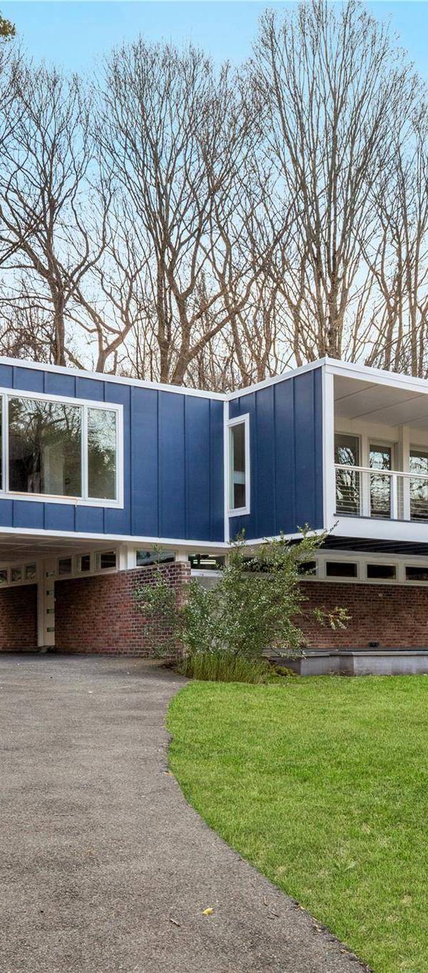 3 Bedroom Home for Sale in Sands Point - New York - USA
