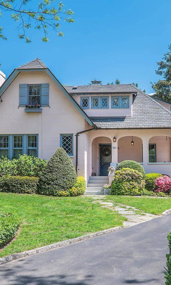 3 Bedroom Home for Sale in Sea Cliff - New York - USA
