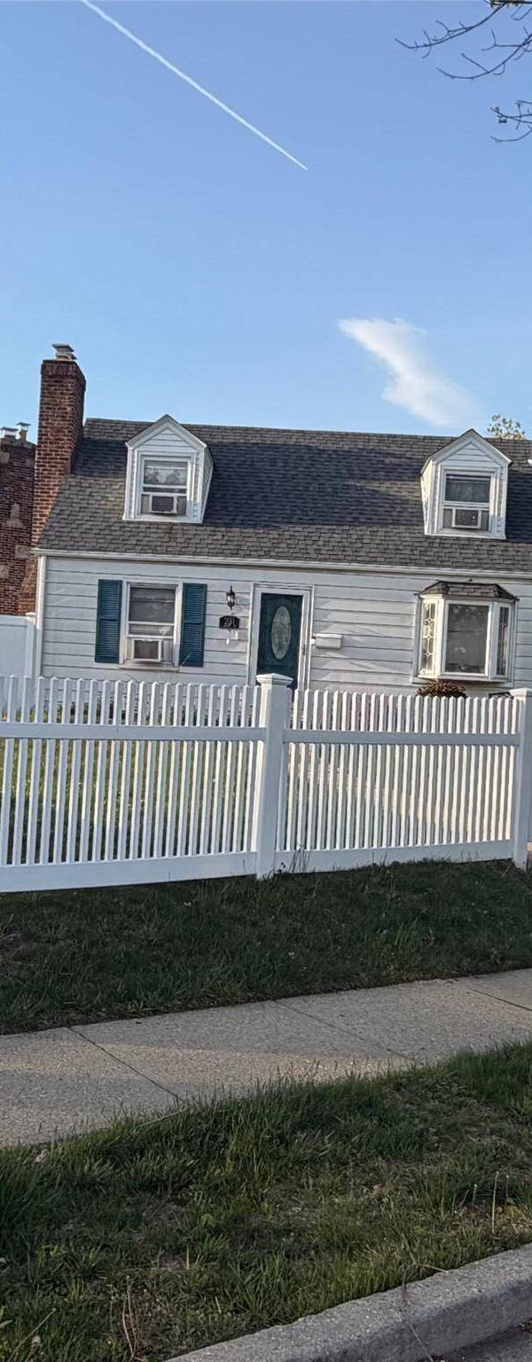 3 Bedroom Home for Sale in Uniondale - New York - USA