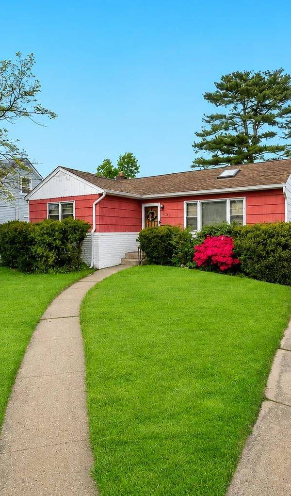 3 Bedroom Home for Sale in Uniondale - New York - USA