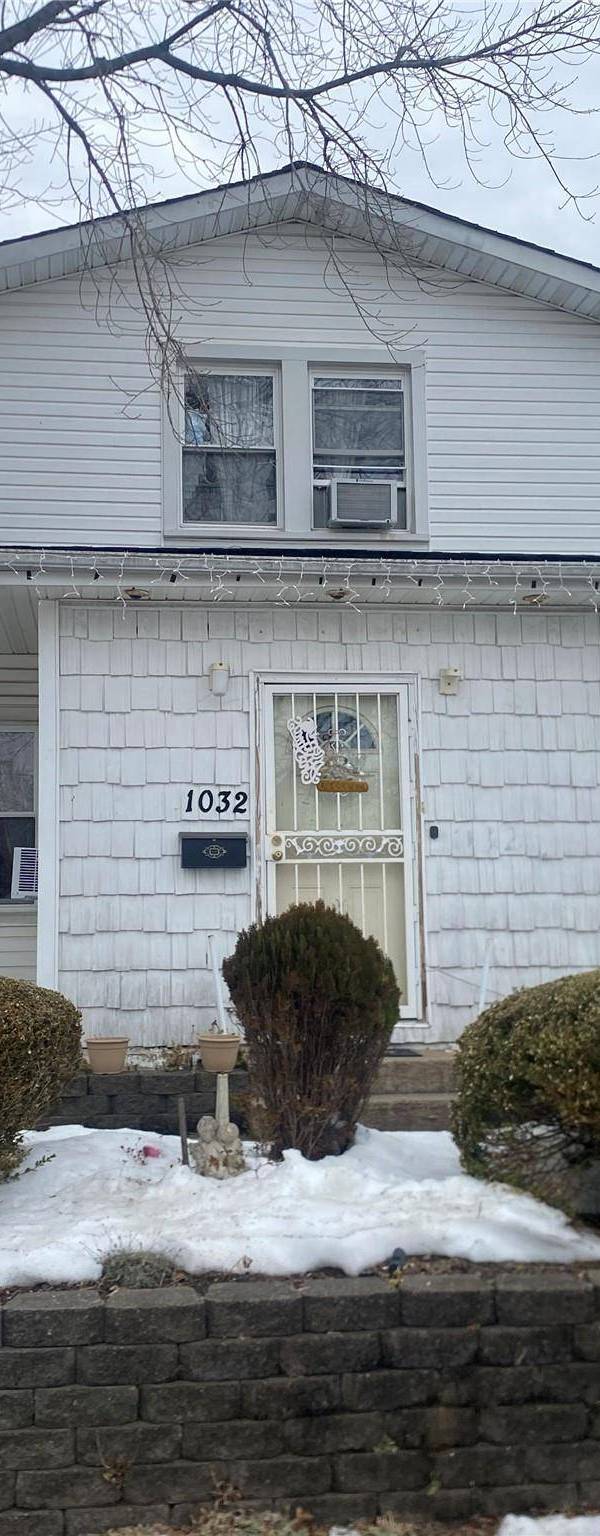 3 Bedroom Home for Sale in Uniondale - New York - USA