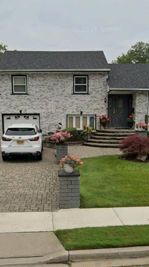 3 Bedroom Home for Sale in Uniondale - New York - USA