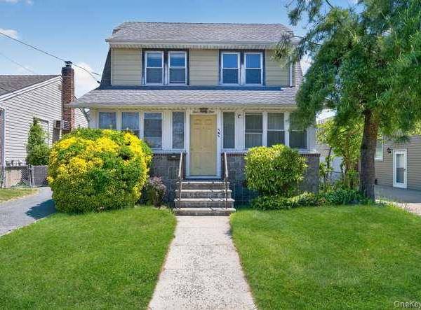 Casa de 3 Dormitorios en Venta en Valley Stream - Nueva York - EE. UU.