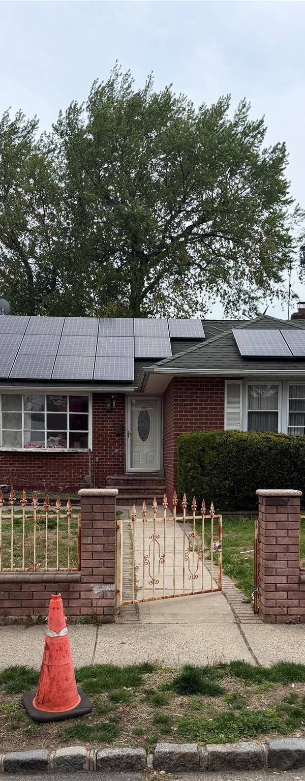 3 Bedroom Home for Sale in Westbury - New York - USA