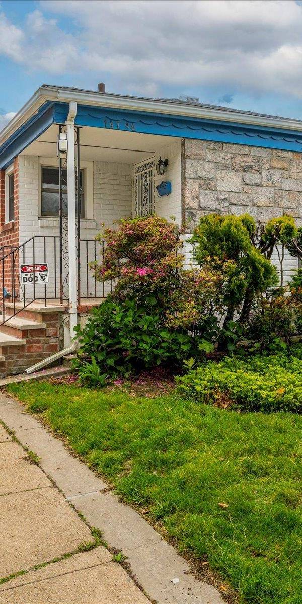 Casa de 3 Dormitorios en Venta en Whitestone - Nueva York - EE. UU.