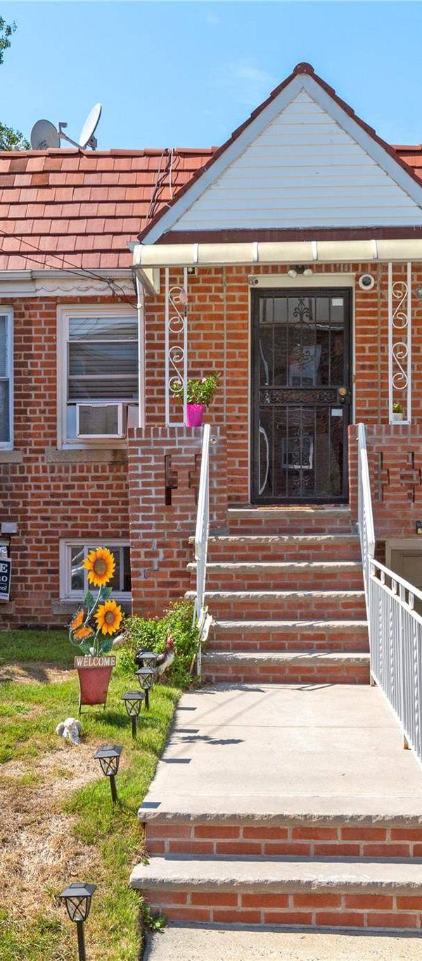 Casa de 3 Dormitorios en Venta en Whitestone - Nueva York - EE. UU.