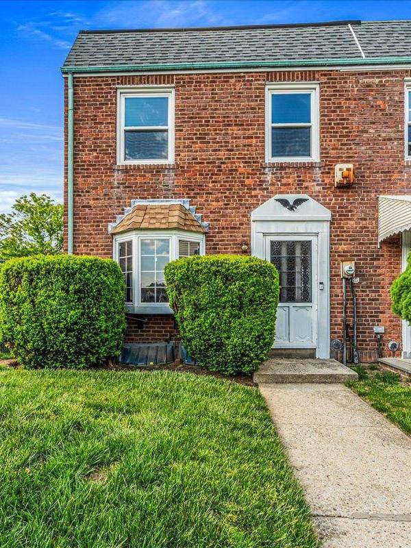 Casa de 3 Dormitorios en Venta en Whitestone - Nueva York - EE. UU.