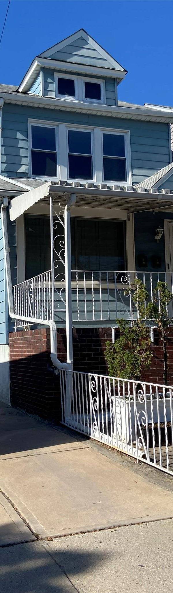 Casa de 3 Dormitorios en Venta en Whitestone - Nueva York - EE. UU.