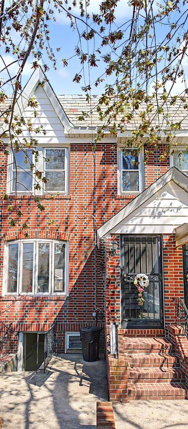 Casa de 3 Dormitorios en Venta en Whitestone - Nueva York - EE. UU.